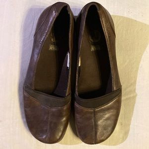 Merrell Brown women’s shoes size 8